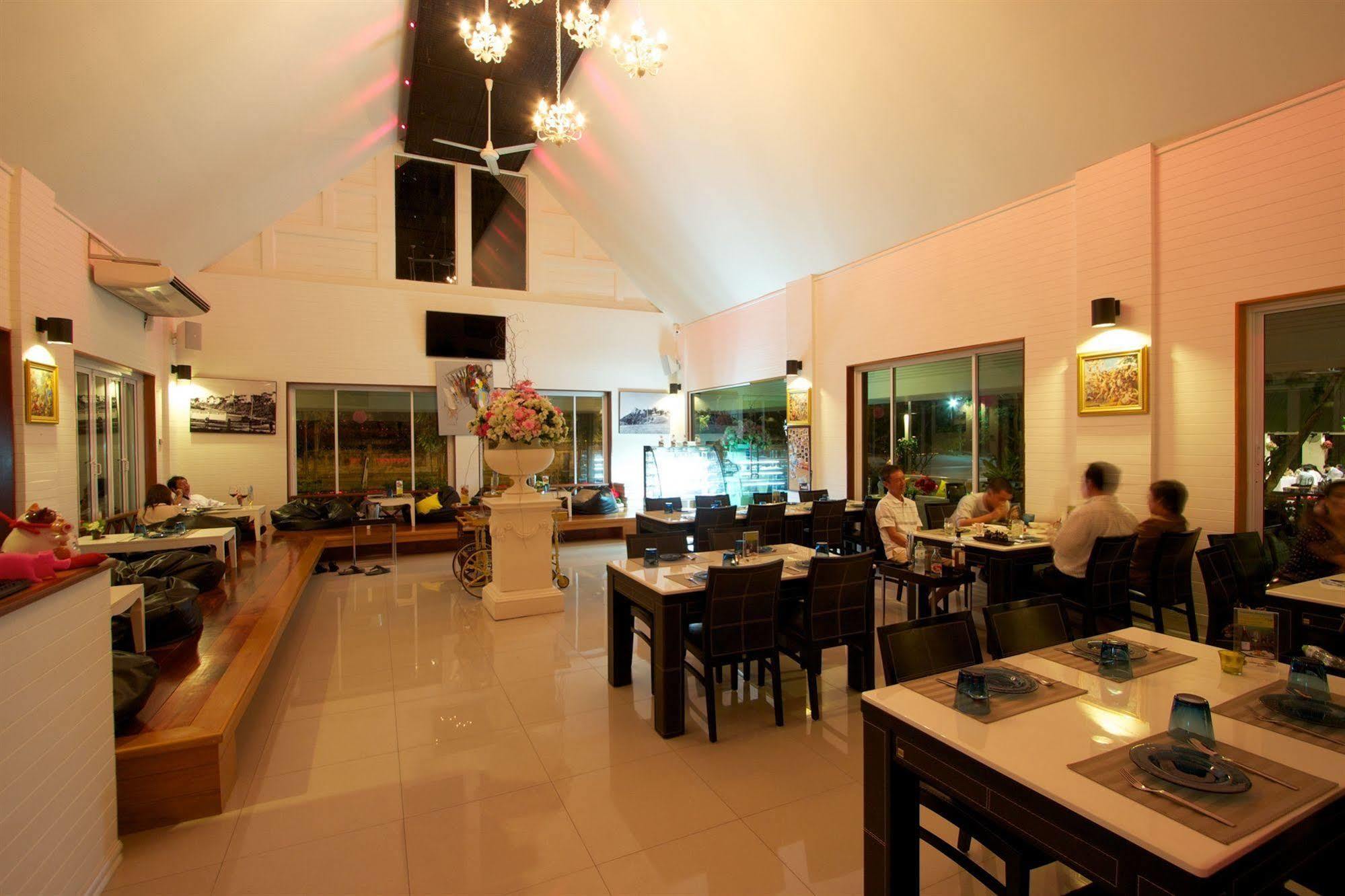 Charn Residence Bang Saen Exterior photo